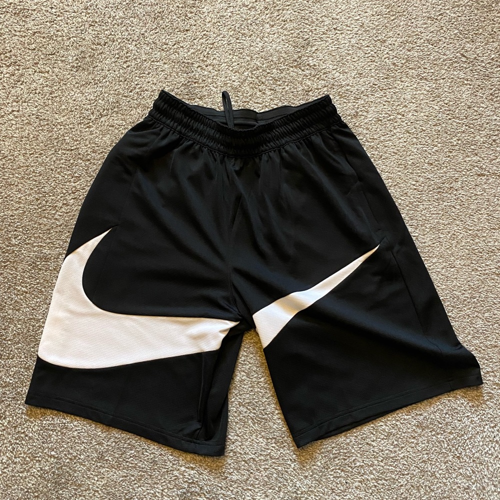 Nike Men’s DRI-FIT Shorts Nike Logo Size Medium Black & White